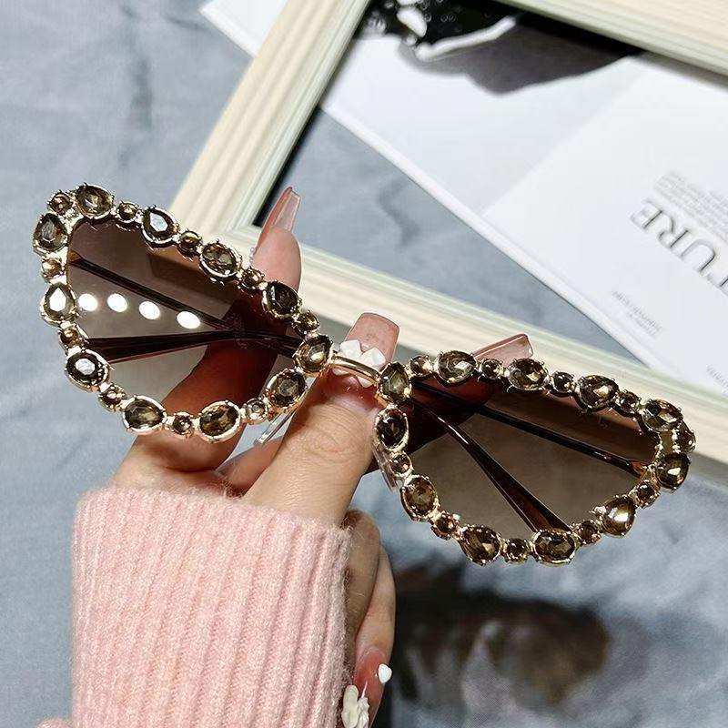 Crystal Luxe Cat-Eye Sunglasses – Bold Black Frame with Full Rhinestone Bling ✨