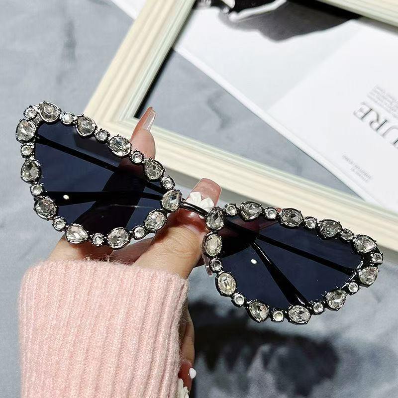 Crystal Luxe Cat-Eye Sunglasses – Bold Black Frame with Full Rhinestone Bling ✨