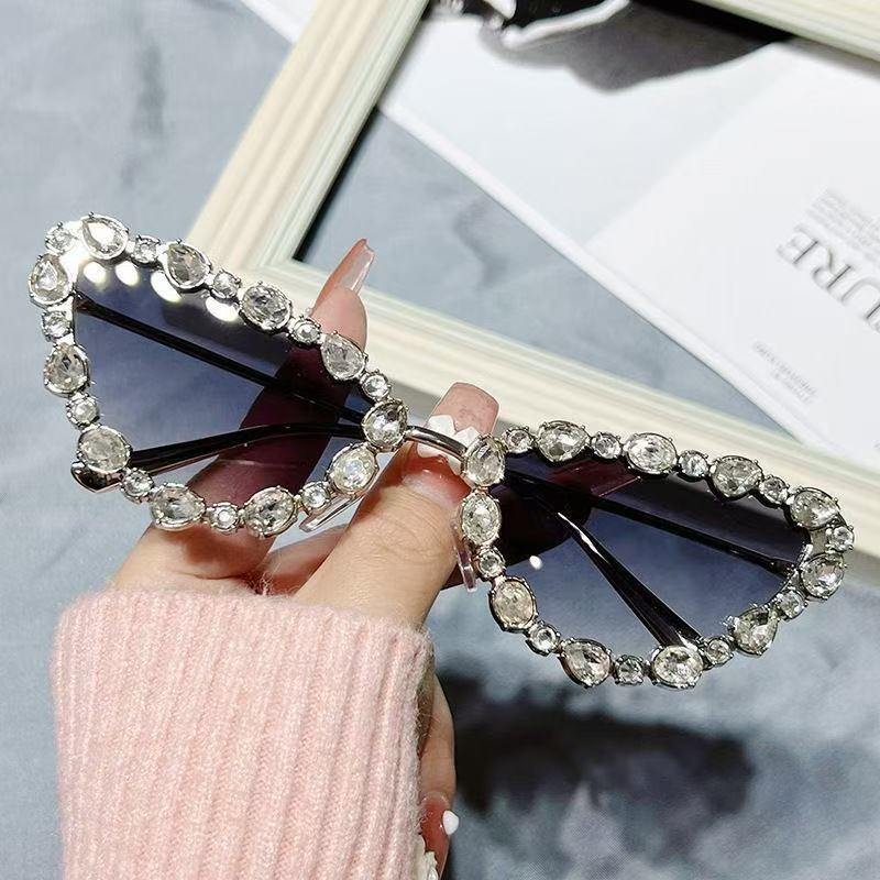 Crystal Luxe Cat-Eye Sunglasses – Bold Black Frame with Full Rhinestone Bling ✨